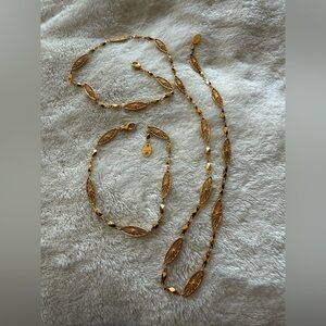 Vintage Avon Gold Leaf Necklace
